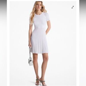 MICHAEL MICHAEL KORS
RIBBED KNIT SHORT-SLEEVE DRESS